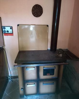 Stufa/Caldaia a legna per termosifoni