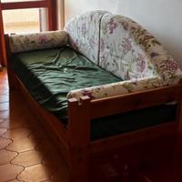 Due divani letto legno massello