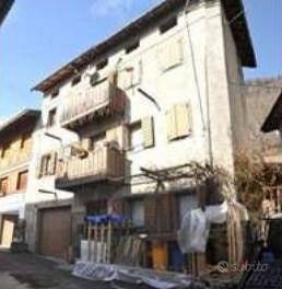 Immobile in asta di 162 m² con 4 locali e box auto