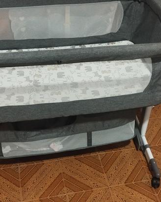 culla neonato fianco letto.