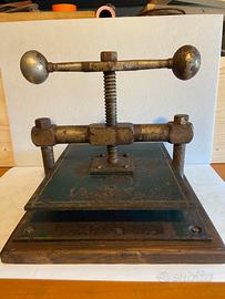 Antico torchio per rilegatura o stampa