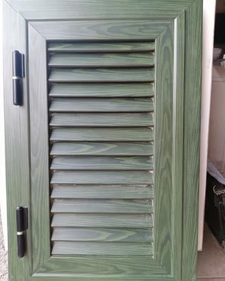 persiana in alluminio marrone e ferro verde