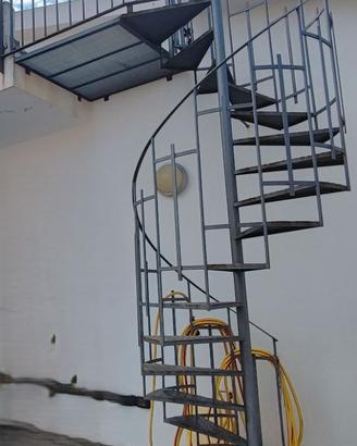 Scala a chiocciola esterna in ferro Ø115 – H 4,30