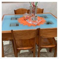 Tavolo in legno e vetro 