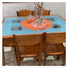 Tavolo in legno e vetro 