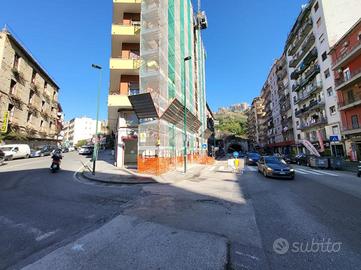 NEGOZIO A NAPOLI