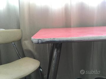 Tavolo e tre sedie vintage