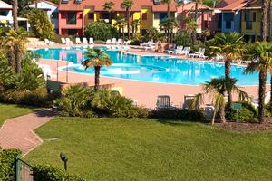 Villaggio 5 stelle con piscina