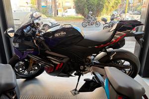 Aprilia RSV4 Factory 1100 km 0