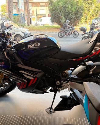 Aprilia RSV4 Factory 1100 km 0