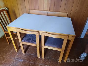 Tavolo con sedie + mobili cucina 