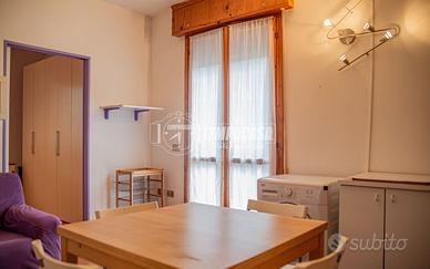 BILOCALE CON TERRAZZO E POSTO AUTO