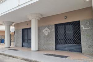 NEGOZIO A CASAPULLA
