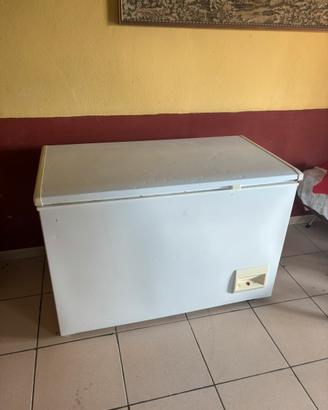 Congelatore 370 litri