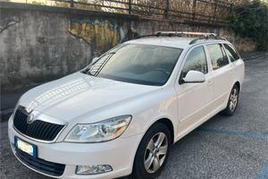 Skoda Octavia 1600d DSG con Sediolino per Disabile