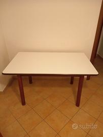 Tavolo rettangolare 