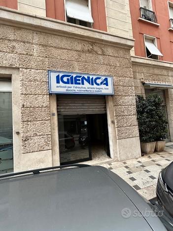 Negozio in zona centro due livelli