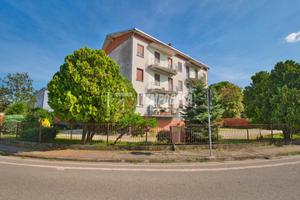 QUADRILOCALE DI AMPIE METRATURE E LUMINOSO !!!