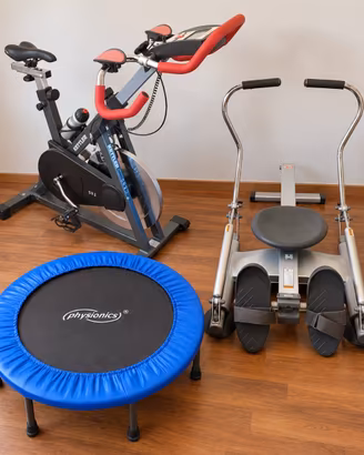 Set Palestra casa: Spin Bike, Vogatore, Trampolino