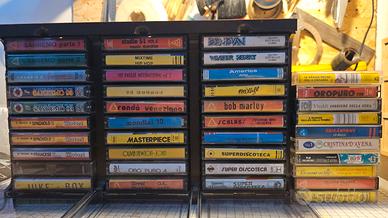 Lotto cassette audio vintage anni 80/90 + alloggio