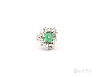 Anello in oro bianco con smeraldo ct 1,81 Colombia