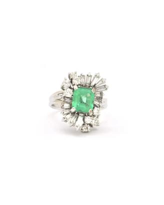 Anello in oro bianco con smeraldo ct 1,81 Colombia