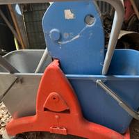 Cartelli per la pulizia con mop