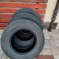 4 pneumatici da Furgone 215/70 R15C