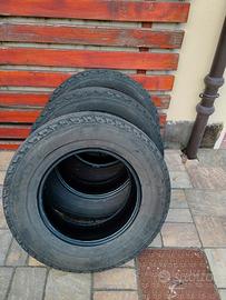 4 pneumatici da Furgone 215/70 R15C