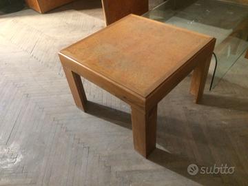 Tavolinetto da salotto in noce e radica