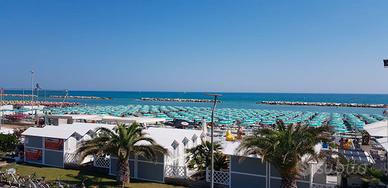 Agosto-Fano.mare e storiaLa Basilica di Vitruvio