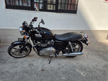 Triumph Bonneville SE 865cc