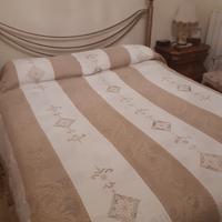Coperta fatta a mano ricamata e intagliata
