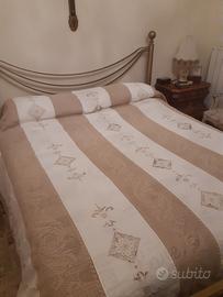 Coperta fatta a mano ricamata e intagliata