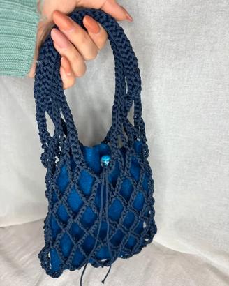 Borsa a rete blu con sacchetto uncinetto