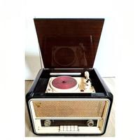 Radio d'epoca con giradischi integrato, un pezzo d