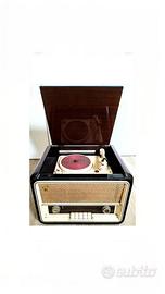 Radio d'epoca con giradischi integrato, un pezzo d