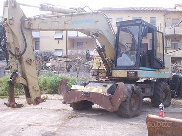 Escavatore usato Gommato HYDROMACH HG85 Turbo