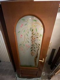 Porta in legno con vetrata