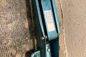 Cric  idraulico a carrello