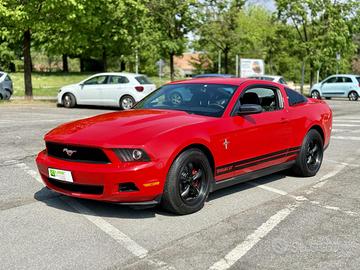 FORD Mustang COUPE