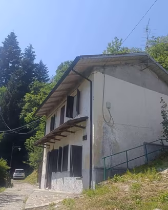 Casa indipendente di 100 m² con 2 locali e box aut