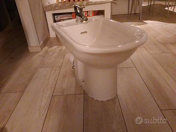 bidè sanitario bagno, con rubinetto della grohe