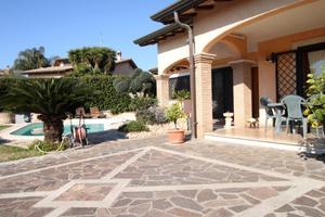 VILLA SINGOLA A POMEZIA