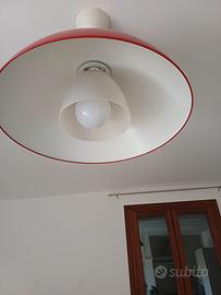 Lampadario rosso a sospensione