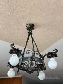 Lampadario in ferro battuto