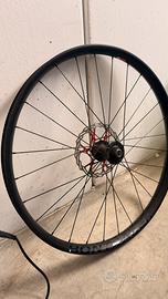 Ruota anteriore MTB Bontrager 29” con disco