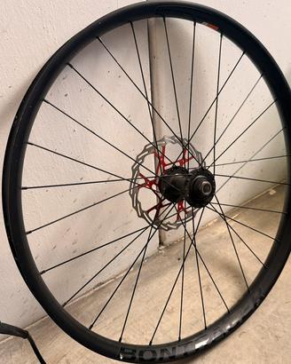 Ruota anteriore MTB Bontrager 29” con disco