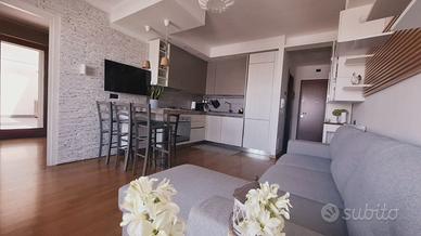 Attico bilocale moderno con terrazzo - ROMA