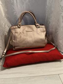 borsa con tracolla.